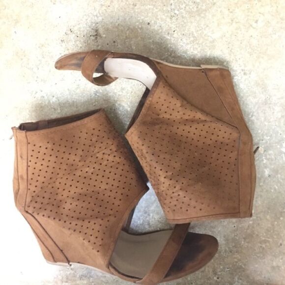 Mark & Maddux Sandals - Picture 1 of 4